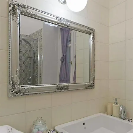 Efchi 1904 מלון 4*